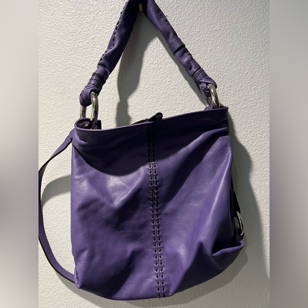 B Makowsky purple purse with shoulder strap and hand strap. Like new.